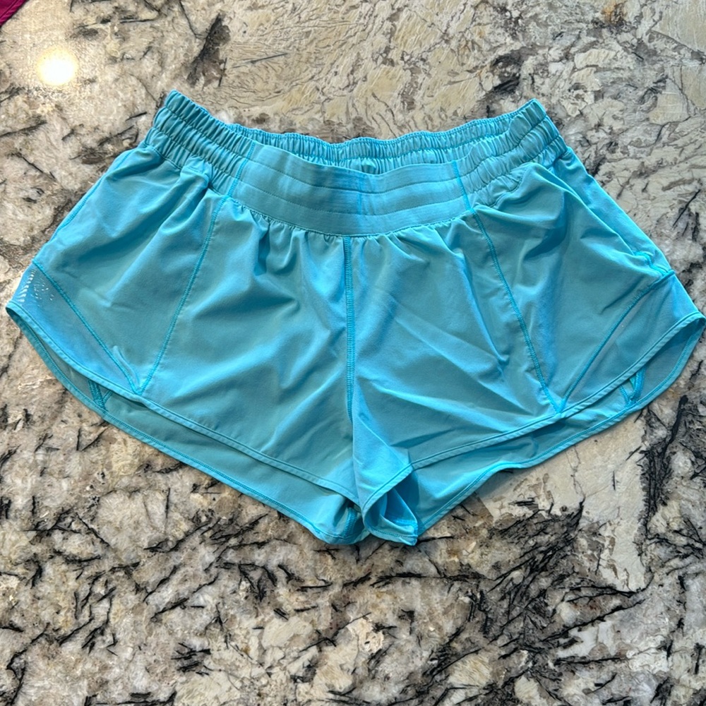 lululemon Hotty Hot Low-Rise Lined Short 2.5”